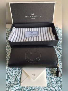 【READ! 】★Anya Hindmarch Leather Smile Wallet